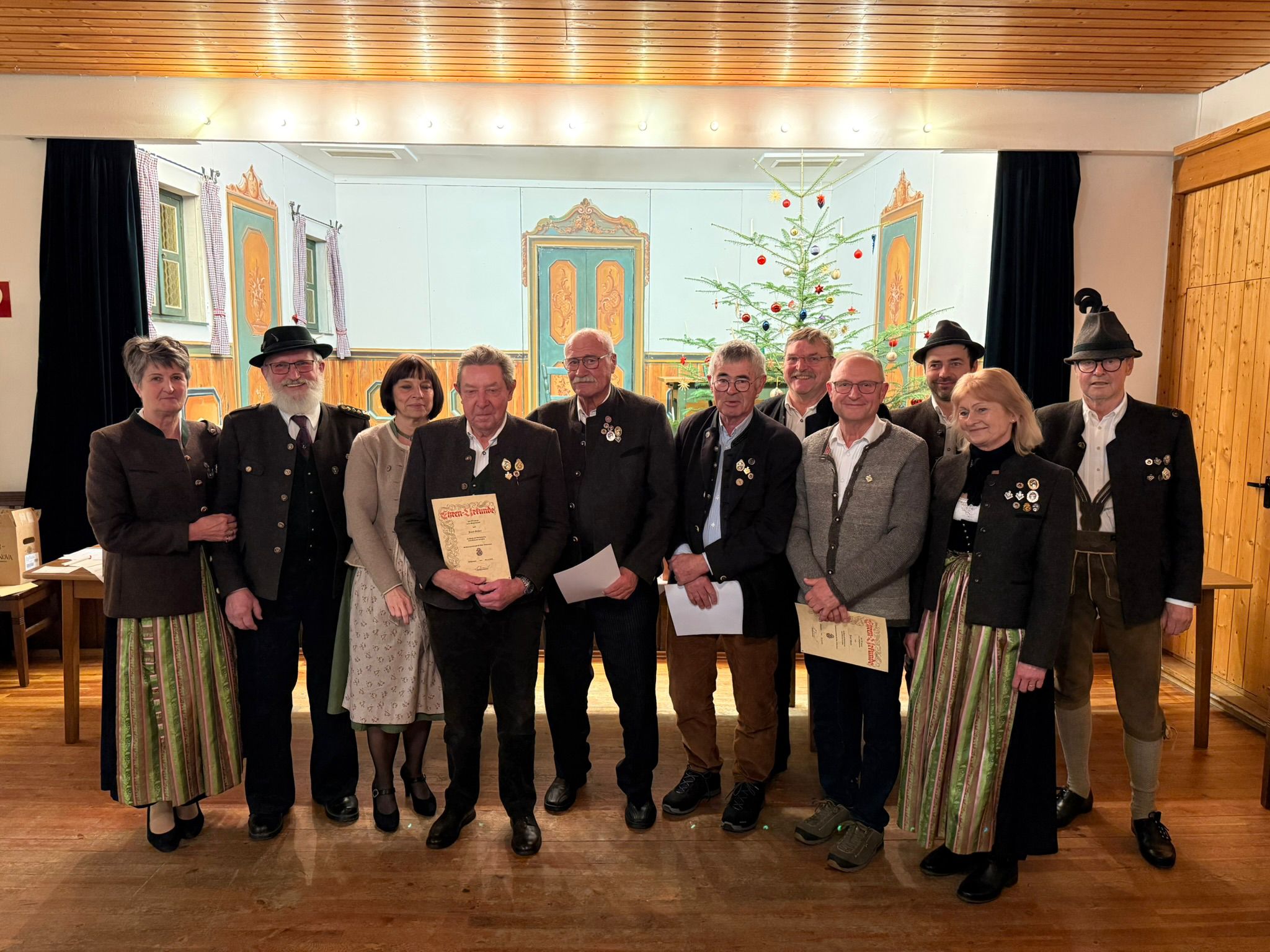 Mehr über den Artikel erfahren Weihnachtsfeier mit Ehrungen