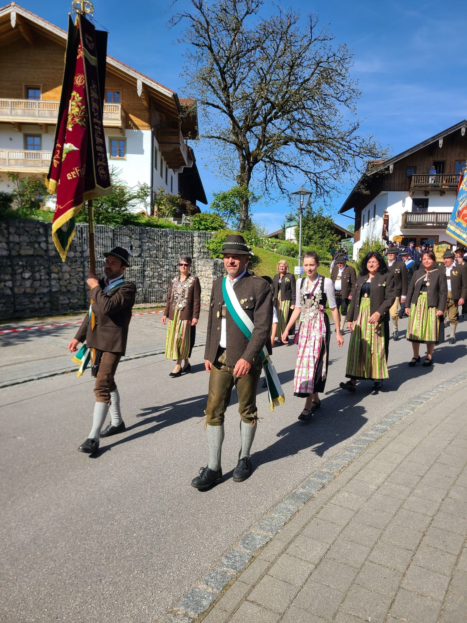 Mehr über den Artikel erfahren Feierliches Jubiläum in Wildenwart: Schützen feiern mit